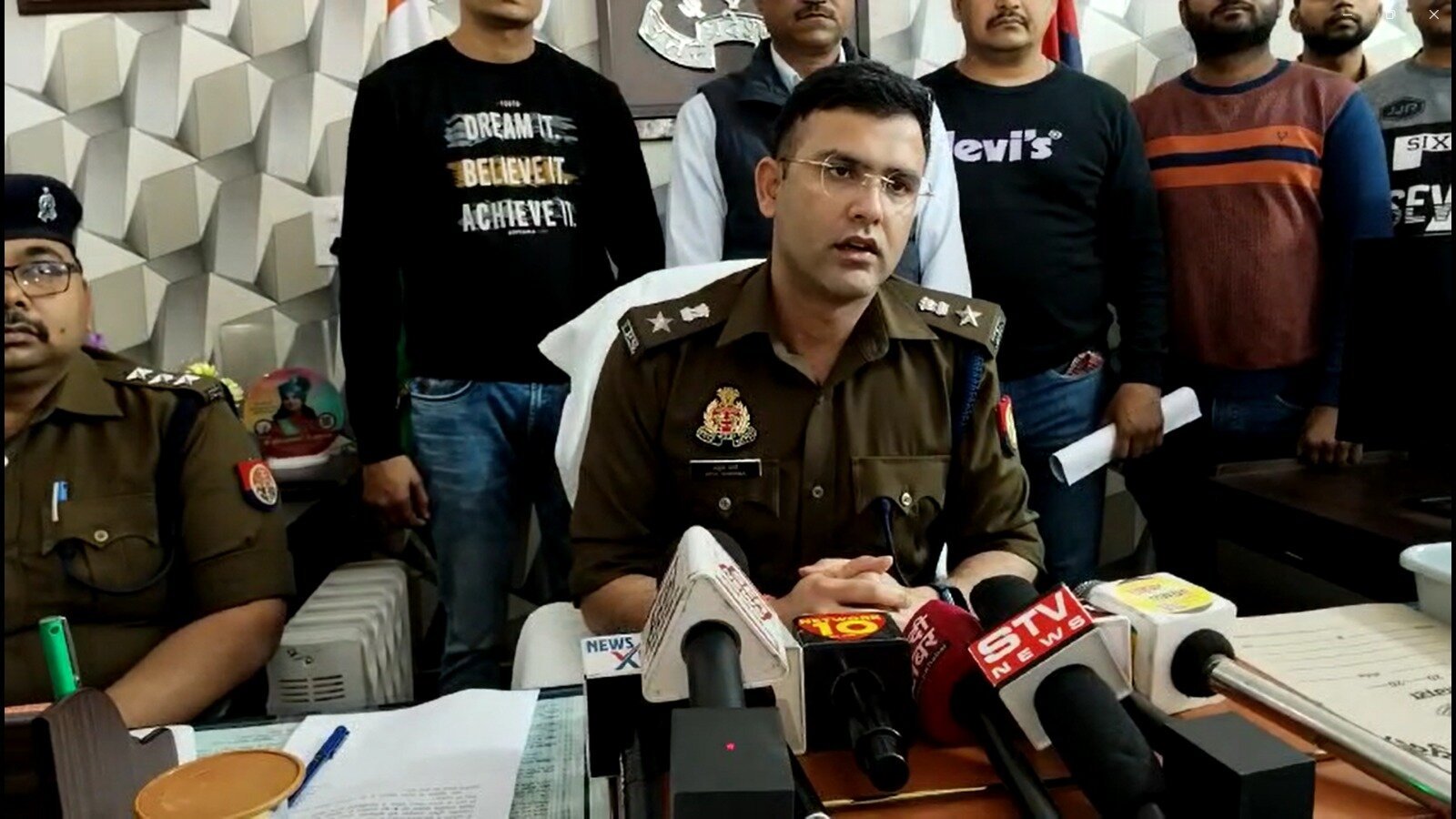 STV News | थाना बमरौली कटारा पुलिस सर्विलांस एवं एसओजी पूर्वी जोन को लगी सफलता,...